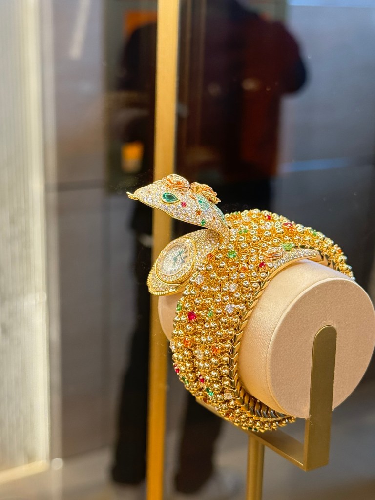 Bvlgari Serpenti Pallini Secret Watch México Special Edition, a Frida Kahlo tribute in yellow gold with diamonds, emeralds and rubies